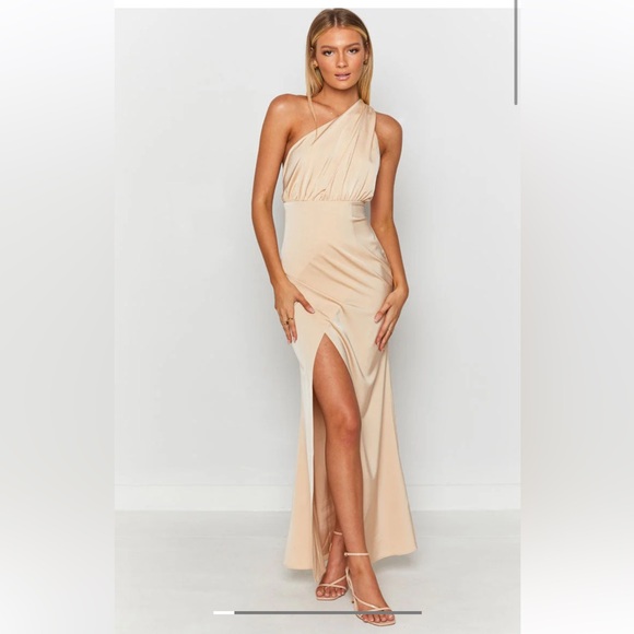 Beginning boutique romance dress - Picture 2 of 8